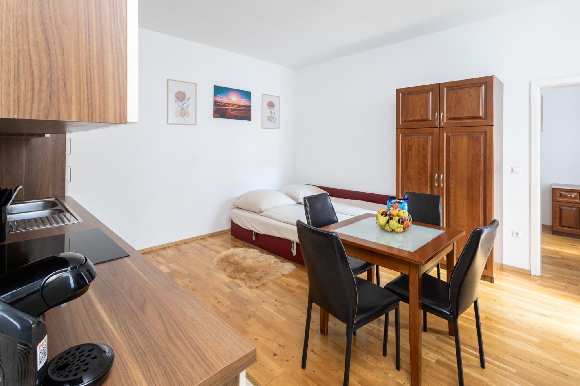 Apartment Crystal *